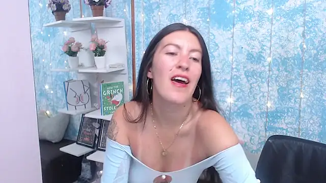 HannaOwen  online show from March 2026 05:35:01 PM