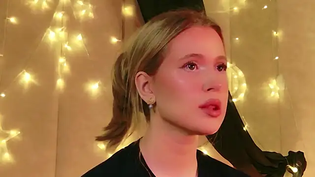 Beckie White online show from April 2026 08:48:02 PM