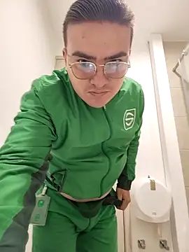 Snapshot of Kenny-M chatting on February 2026 04:15:01 PM Kenny-M online show from February 2026 04:15:01 PM