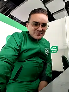 Snapshot of Kenny-M chatting on February 2026 03:01:02 PM Kenny-M online show from February 2026 03:01:02 PM