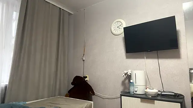 MilaSliger online show from February 2026 01:11:02 PM