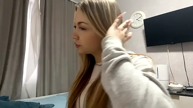 MilaSliger online show from February 2026 12:25:02 PM