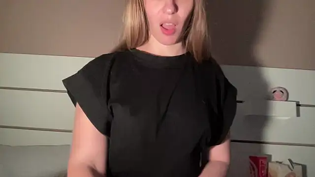 petiteetoile online show from April 2026 05:05:02 PM