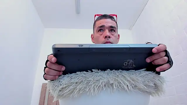 Fausto Storm online show from April 2026 07:58:02 PM