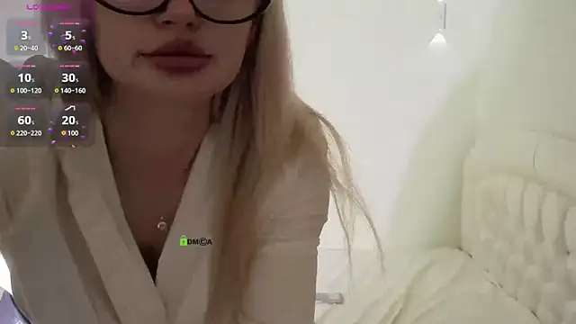 Snapshot of ShamlesssAdell chatting on June 2026 07:35:01 PM ShamlesssAdell online show from June 2026 07:35:01 PM
