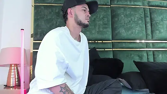 Snapshot of GaelyCoral chatting on February 2026 11:32:02 AM GaelyCoral online show from February 2026 11:32:02 AM