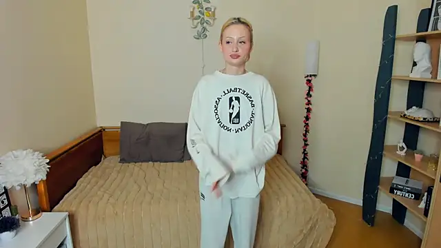 Snapshot of LolaStusse chatting on March 2026 07:52:02 AM LolaStusse online show from March 2026 07:52:02 AM