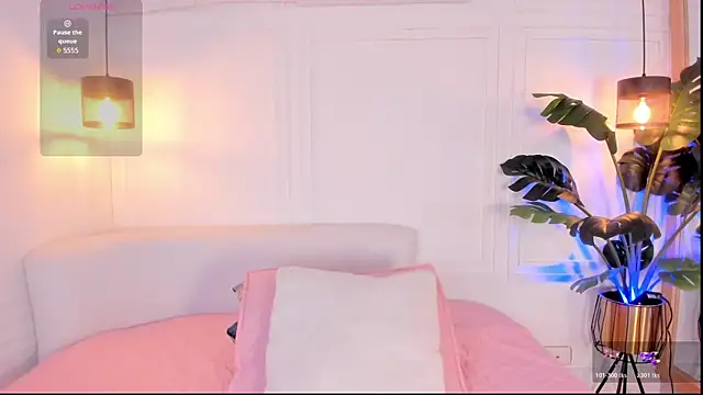 Nicole Whittee online show from April 2026 08:13:01 PM