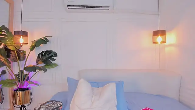 Nicole Whittee online show from March 2026 08:32:01 PM