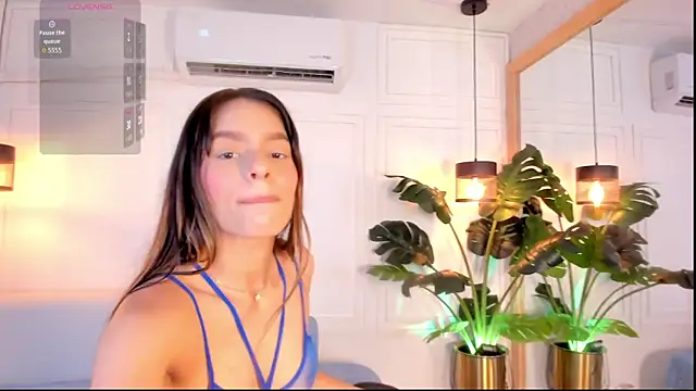 Nicole Whittee online show from April 2026 08:01:02 PM