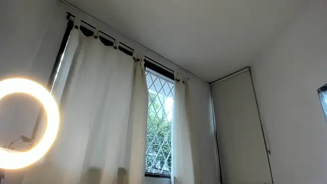 Snapshot of KimSantos chatting on February 2026 09:56:01 PM KimSantos online show from February 2026 09:56:01 PM