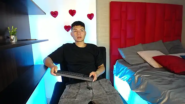 Liam Sean online show from March 2026 12:45:01 PM