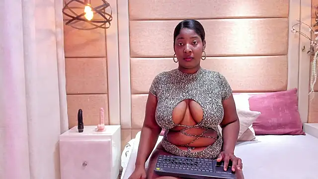 Snapshot of AprilMonroe chatting on February 2026 04:12:02 AM AprilMonroe online show from February 2026 04:12:02 AM