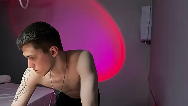 cronck52 online show from April 2026 07:09:02 PM