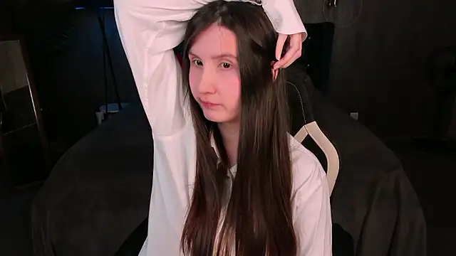 Snapshot of avrora_shy_ chatting on February 2026 05:23:02 PM avrora shy online show from February 2026 05:23:02 PM