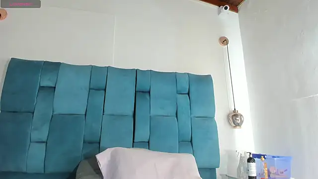 venezolana  caro online show from May 2026 12:01:01 PM