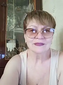 Snapshot of SophieBurns chatting on May 2026 10:44:01 AM SophieBurns online show from May 2026 10:44:01 AM