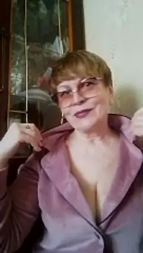 Snapshot of SophieBurns chatting on May 2026 10:29:01 AM SophieBurns online show from May 2026 10:29:01 AM