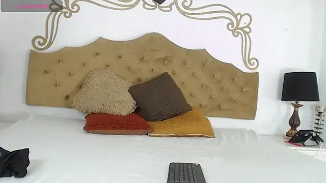 Snapshot of CloeCastillo chatting on February 2026 04:01:01 AM CloeCastillo online show from February 2026 04:01:01 AM