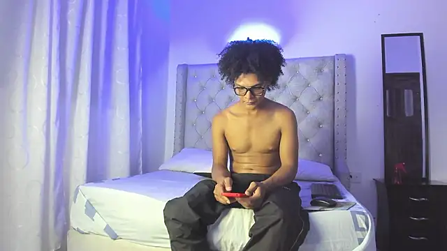 LatinoDark online show from February 2026 03:18:01 AM