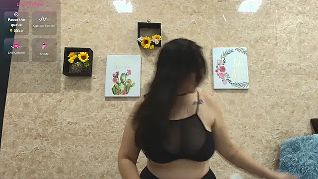 Sophie Tyler online show from March 2026 01:36:01 PM