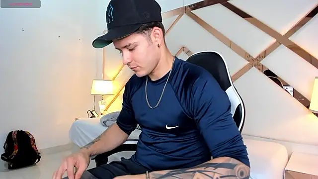 Snapshot of rayan_linxx chatting on February 2026 07:00:02 PM rayan linxx online show from February 2026 07:00:02 PM