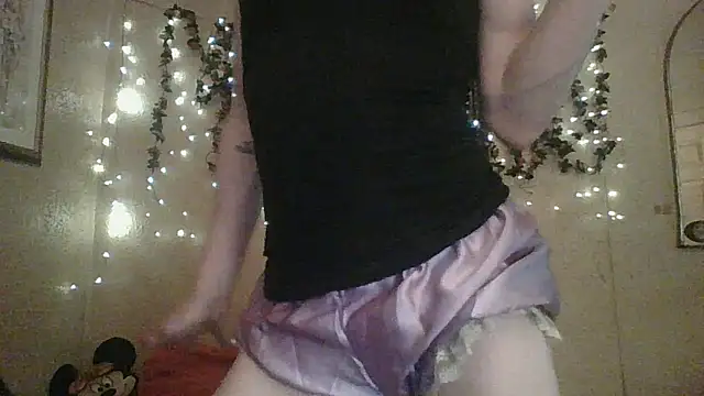 Snapshot of sillymillie4 chatting on February 2026 02:32:02 AM sillymillie4 online show from February 2026 02:32:02 AM