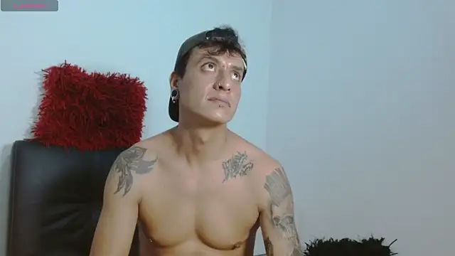 Snapshot of SkinnyDevil12 chatting on February 2026 07:51:01 AM SkinnyDevil12 online show from February 2026 07:51:01 AM