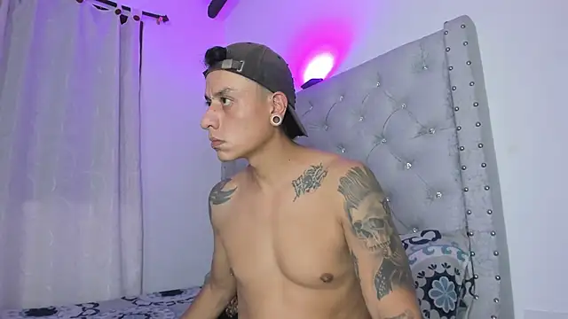 Snapshot of SkinnyDevil12 chatting on February 2026 04:23:01 AM SkinnyDevil12 online show from February 2026 04:23:01 AM