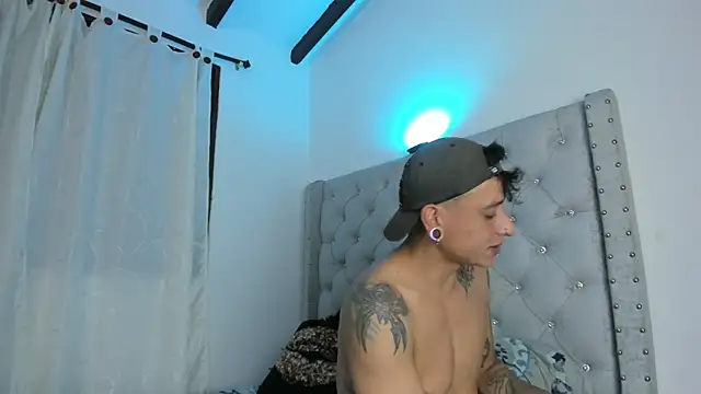 Snapshot of SkinnyDevil12 chatting on February 2026 03:41:01 AM SkinnyDevil12 online show from February 2026 03:41:01 AM