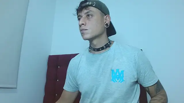 Snapshot of SkinnyDevil12 chatting on February 2026 04:24:02 AM SkinnyDevil12 online show from February 2026 04:24:02 AM