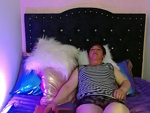 Perla Rousse1 online show from February 2026 09:00:01 PM