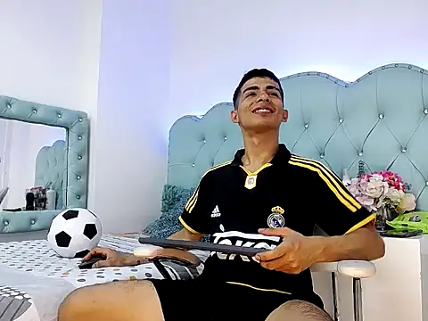 Apolo Richards online show from February 2026 07:44:01 PM