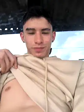 Camilow w online show from March 2026 10:33:02 PM