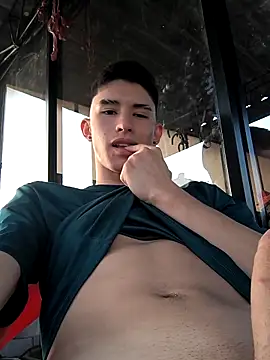 Camilow w online show from April 2026 10:28:02 PM