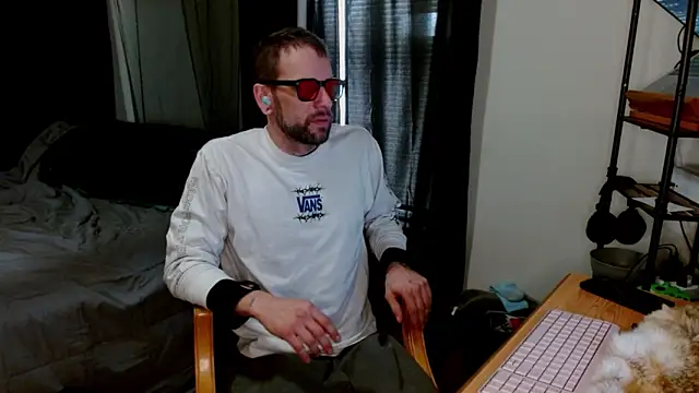 Snapshot of cguffey2284 chatting on February 2026 07:25:01 PM cguffey2284 online show from February 2026 07:25:01 PM