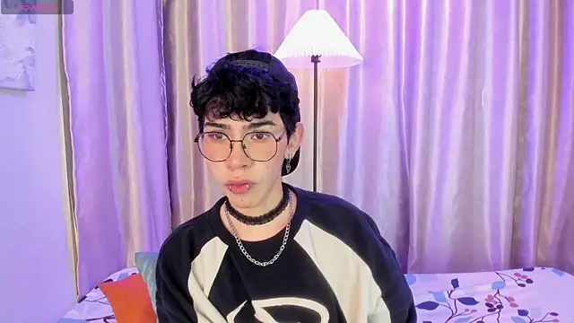 Demian Hush online show from April 2026 03:46:02 AM