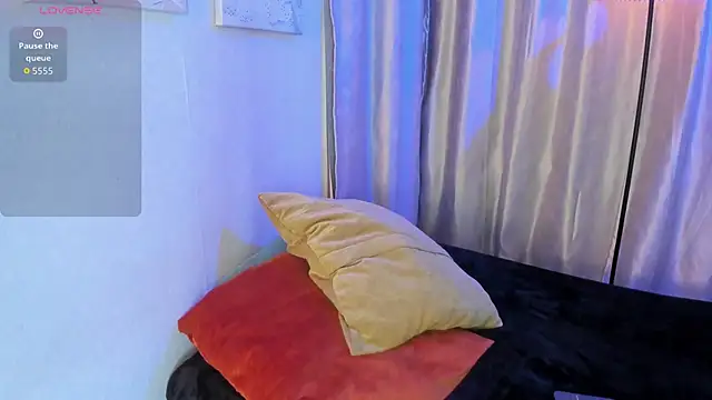 Demian Hush online show from April 2026 03:35:01 AM