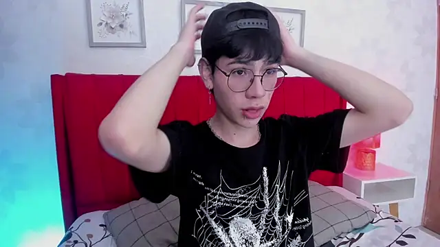 Snapshot of Demian_Hush chatting on February 2026 07:22:01 PM Demian Hush online show from February 2026 07:22:01 PM