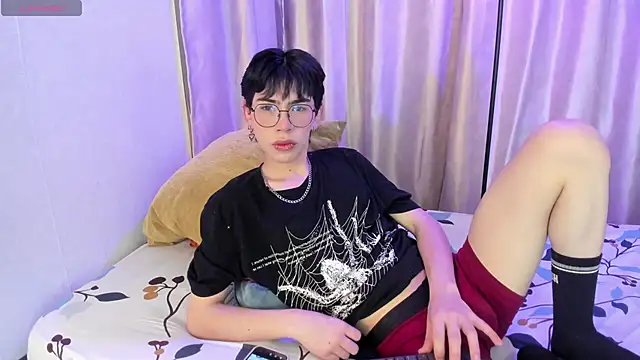 Demian Hush online show from March 2026 03:05:01 AM