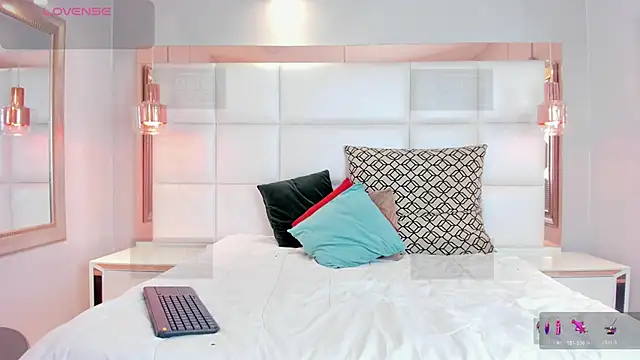 Sebastian Collins  online show from March 2026 09:33:02 PM