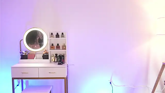 Eva-savage online show from April 2026 06:12:02 PM