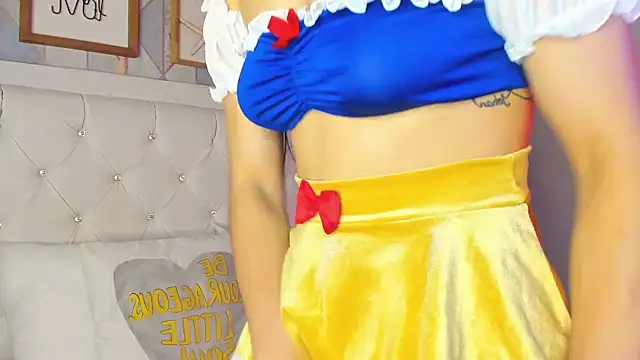 luna forever7 online show from April 2026 07:20:01 PM