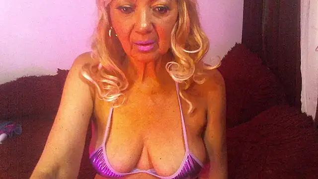 AmelieLux online show from April 2026 07:37:02 PM