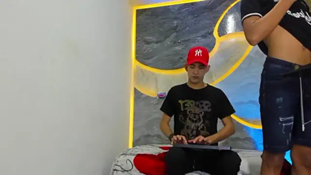 couplehot sex  online show from February 2026 04:01:02 AM