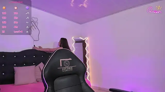 LUNAKITTY TAY online show from April 2026 11:37:02 AM