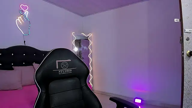 LUNAKITTY TAY online show from March 2026 11:58:02 AM