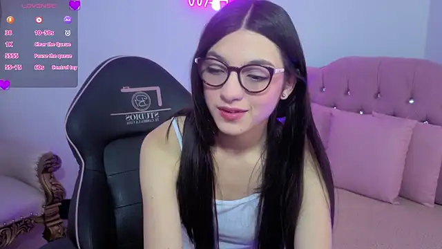 MAHYRA TAY online show from April 2026 07:14:01 PM