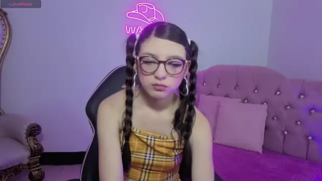 MAHYRA TAY online show from April 2026 08:46:02 PM