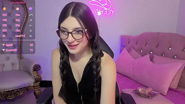 MAHYRA TAY online show from May 2026 11:02:02 PM
